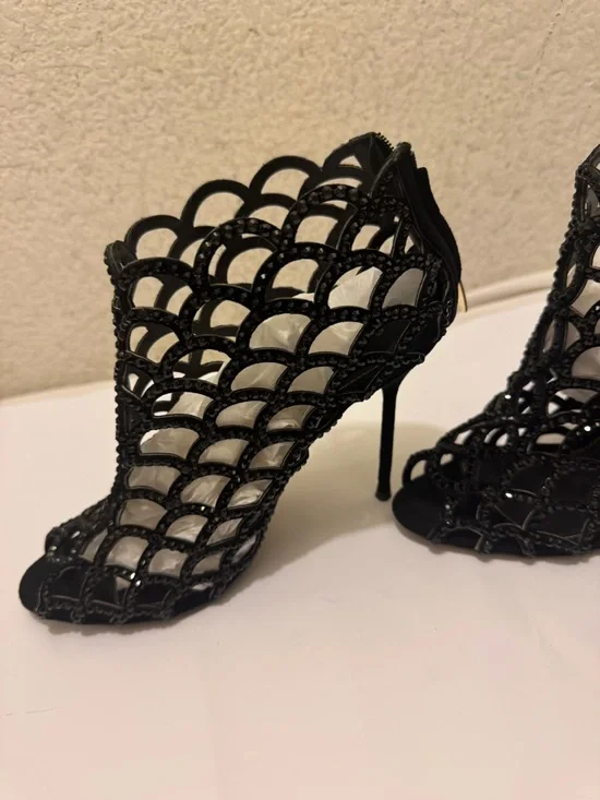 Sergio Rossi Black Scalloped crystal Laser-Cut Peep-Toe Stilettos size 38.5 - Picture 10 of 11
